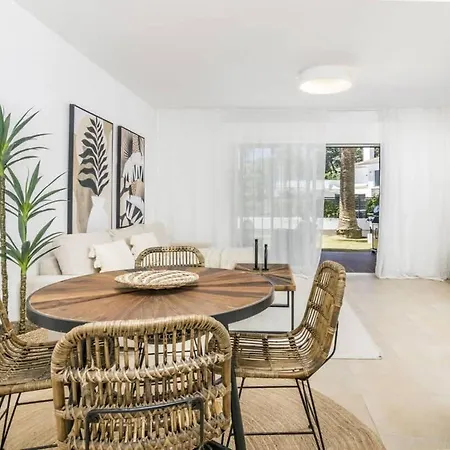 Garden 48 Walking Distance Puerto Banus شقة ماربيا