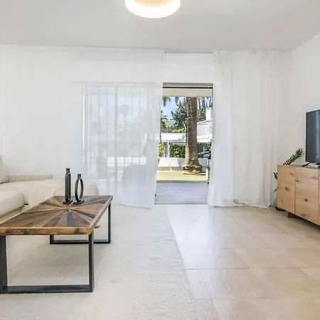 アパート Garden 48 Walking Distance Puerto Banus マルベーリャ