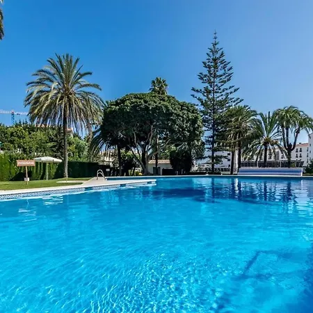 Garden 48 Walking Distance Puerto Banus アパート マルベーリャ