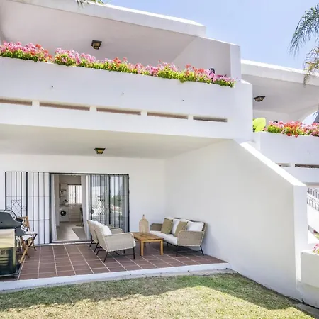 Garden 48 Walking Distance Puerto Banus شقة ماربيا