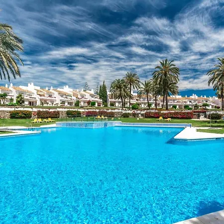 Garden 48 Walking Distance Puerto Banus Apartamento