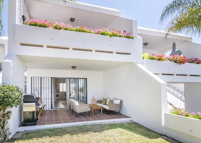 Garden 48 Walking Distance Puerto Banus マルベーリャ